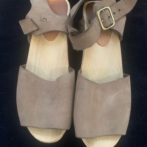 BRYR Leather and wood sandals
